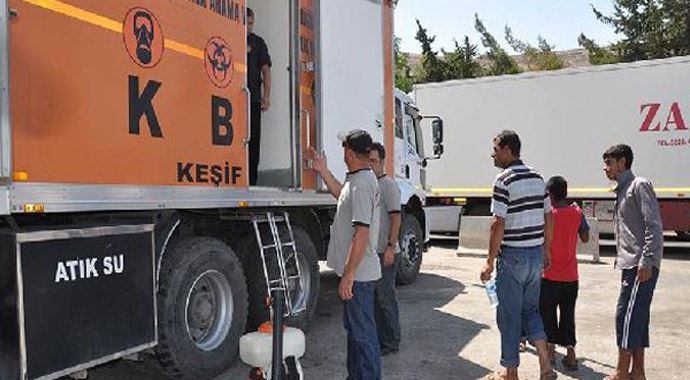 Hatay Cilvegözü'nde giriş çıkış durdurdu Hatay Cilvegözü'nde giriş çıkış durdurdu