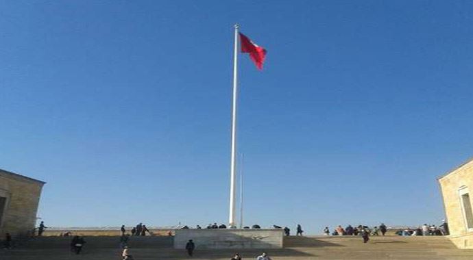 Anıtkabir&#039;de 63 yıllık bayrak direği yenilendi