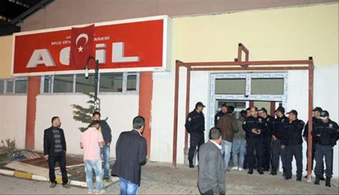 Kadın mahkumlar koğuşu ateşe verdi Kadın mahkumlar koğuşu ateşe verdi