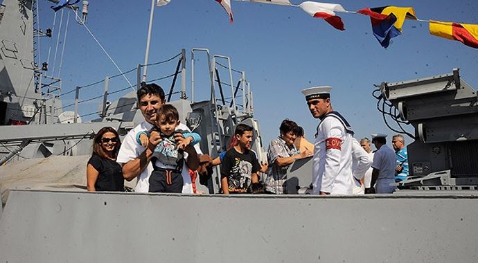 "TCG-Kumkale" ve "TCG-Karabiga" ziyarete açıldı "TCG-Kumkale" ve "TCG-Karabiga" ziyarete açıldı