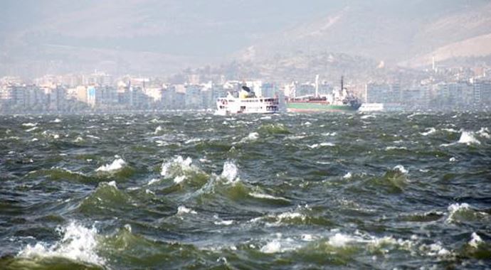Fırtına deniz seferlerini aksattı Fırtına deniz seferlerini aksattı