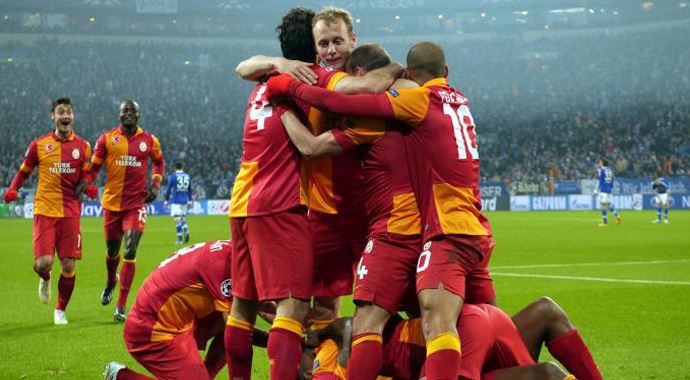 Galatasaray'da futbolculara müjde Galatasaray'da futbolculara müjde