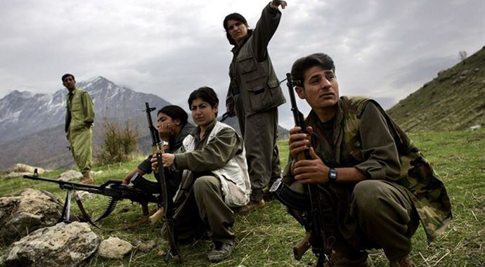 PKK'lılar mikseri yaktı PKK'lılar mikseri yaktı