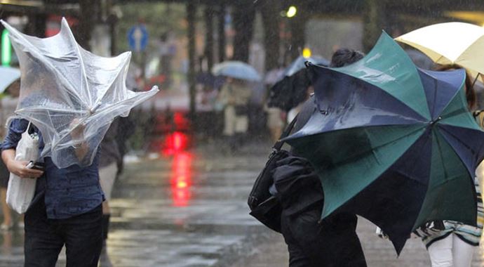 Soğuk ve yağışlı hava geldi, kışlıklar sandıktan erken çıktı