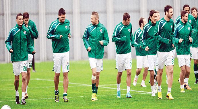 Timsah pusuya yattı Timsah pusuya yattı