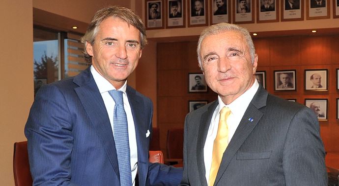 Galatasaray Başkanı Ünal Aysal&#039;dan Mancini&#039;li mesaj