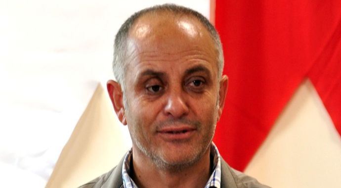 Başkan istifa edince taraftar helva dağıttı Başkan istifa edince taraftar helva dağıttı
