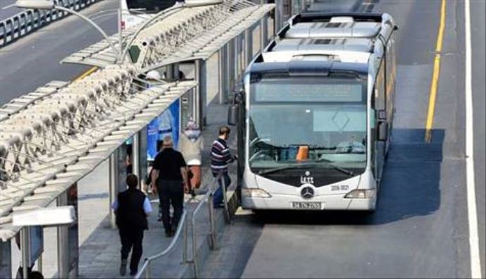 Metrobüs durağında 'bakar mısın' tacizine hapis Metrobüs durağında 'bakar mısın' tacizine hapis