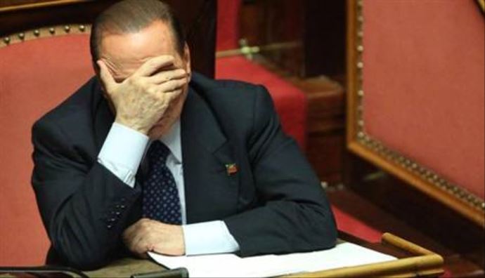 Berlusconi İtalyan meclisinden atılıyor Berlusconi İtalyan meclisinden atılıyor