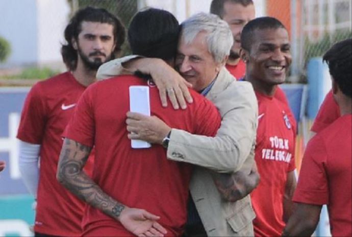 Trabzonspor&#039;da istifalar art arda geldi