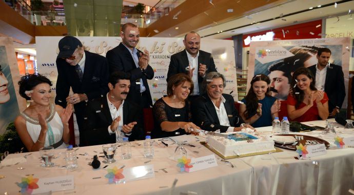 'Öyle Sevdim ki Seni' filminin galası Bursa'da yapıldı 'Öyle Sevdim ki Seni' filminin galası Bursa'da yapıldı