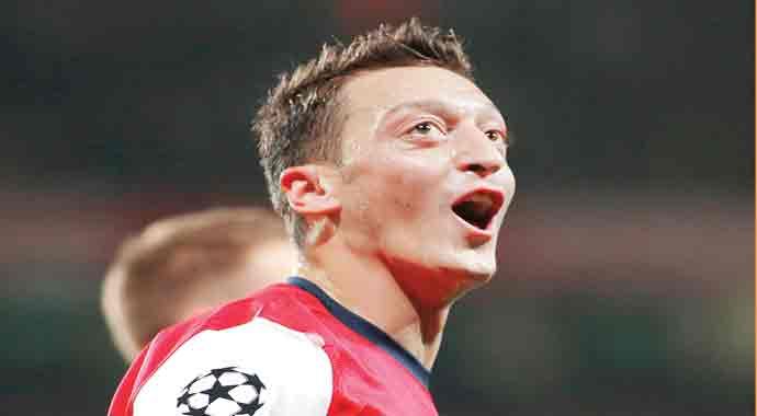 Arsenal'li Mesut Özil en iyi 11'e Arsenal'li Mesut Özil en iyi 11'e
