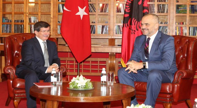 Davutoğlu &#039;Arnavutluk&#039;un başarısı Türkiye&#039;nin başarısıdır&#039;