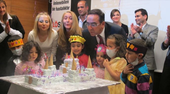 Maskelere anlamlı veda Maskelere anlamlı veda