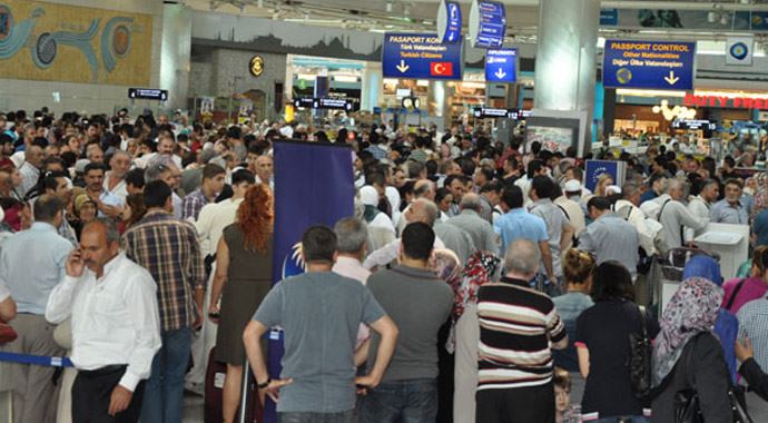 Havalimanında Hac yoğunluğu Havalimanında Hac yoğunluğu