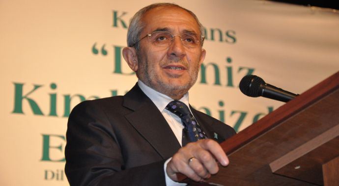 Ekrem Erdem &#039;Türkçeyi aydınlar bozuyor&#039;
