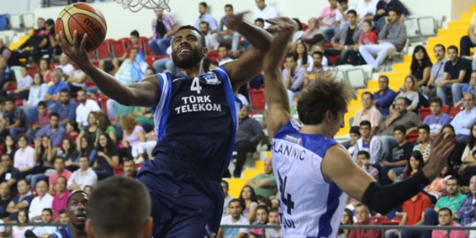 Anadolu Efes'i eski yıldızı yıktı Anadolu Efes'i eski yıldızı yıktı