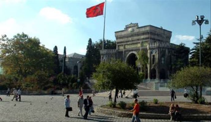 Her iki öğrenciden biri Türkiye'nin AB üyeliğine karşı Her iki öğrenciden biri Türkiye'nin AB üyeliğine karşı