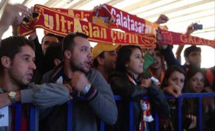 Galatasaray İzmir&#039;e geldi, taraftar &#039;Fatih Terim&#039; dedi