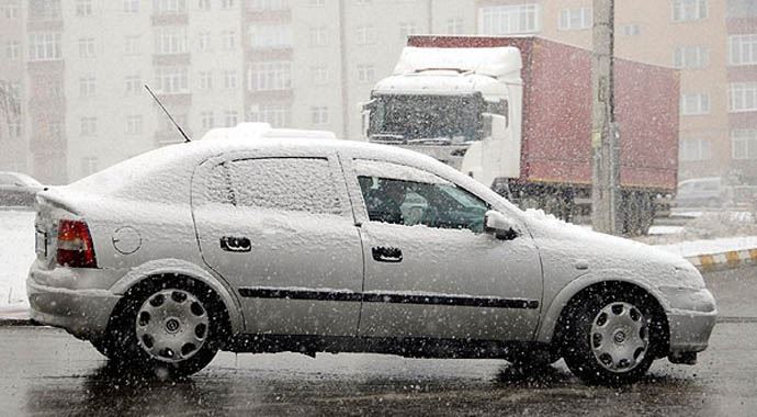 Erzurum&#039;a mevsimin ilk karı yağdı