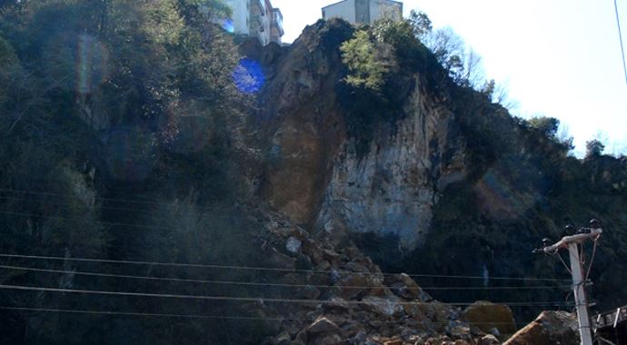 Zonguldak&#039;ta korkutan heyelan