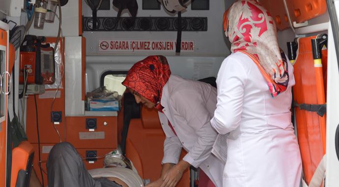 Minibüs şarampole yuvarlandı, 7 yaralı Minibüs şarampole yuvarlandı, 7 yaralı