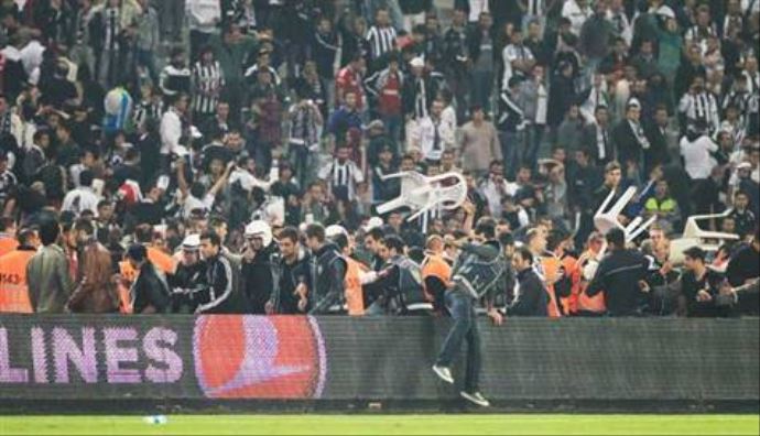 Üç büyüklerin taraftarları her suçu işlemiş