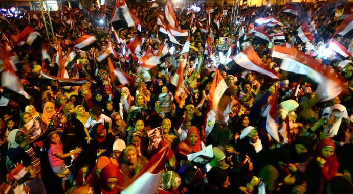 Frankurt'ta darbe karşıtlarına katliama protesto Frankurt'ta darbe karşıtlarına katliama protesto