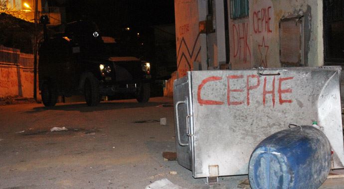Gülsuyu ve Gazi&#039;de şafak operasyonu