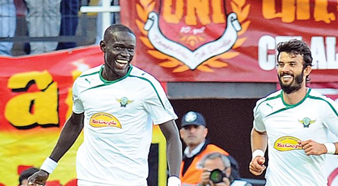 300 bin dolarlık Niasse tarih yazdı