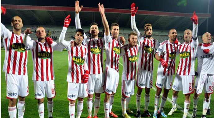 Sivasspor'un yeni yıldızları şov yaptı