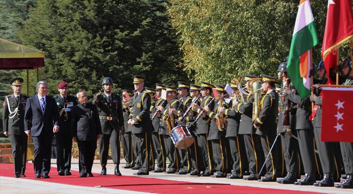 Cumhurbaşkanı Gül, Mukherjee'yi resmi törenle karşıladı