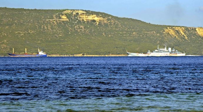 Rus savaş gemisi Ege Denizi'ne açıldı