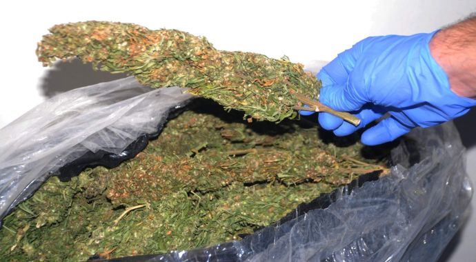 Şırnak'ta 18 ton 700 kilogram esrar ele geçirildi Şırnak'ta 18 ton 700 kilogram esrar ele geçirildi