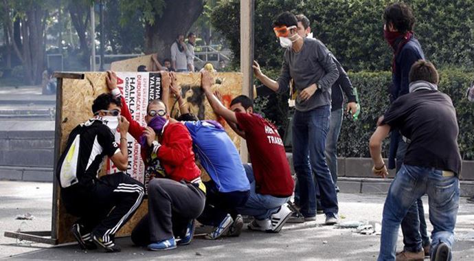Gezi Parkı eylemlerinde Twitter&#039;ın cebi para doldu