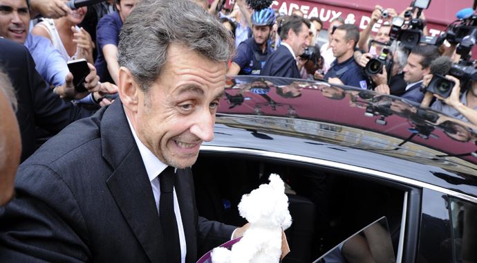 Sarkozy'ye siyaset yolu göründü Sarkozy'ye siyaset yolu göründü