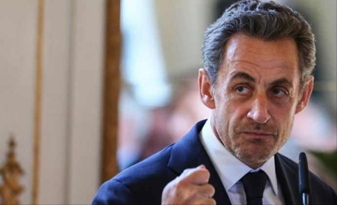 Sarkozy için siyasetin yolu yeniden açıldı Sarkozy için siyasetin yolu yeniden açıldı