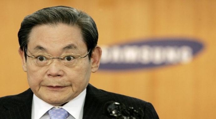 Samsung&#039;un patronu işbaşı yaptı