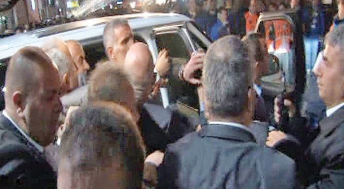 Şimdi de bildiri kavgası Şimdi de bildiri kavgası