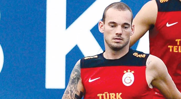 Galatasaray'dan Wesley Sneijder ve Burak Yılmaz açıklaması Galatasaray'dan Wesley Sneijder ve Burak Yılmaz açıklaması