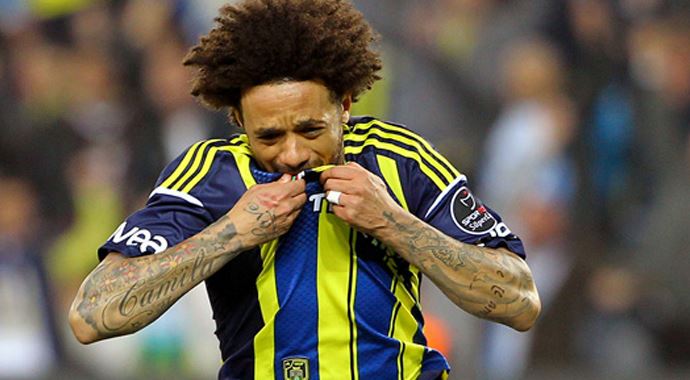 Fenerbahçeli yıldız imzayı attı gidiyor Fenerbahçeli yıldız imzayı attı gidiyor