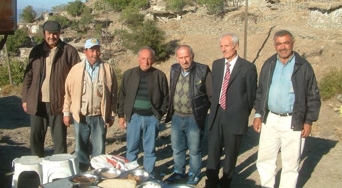 Bu köyün nüfusu 15 kişi Bu köyün nüfusu 15 kişi