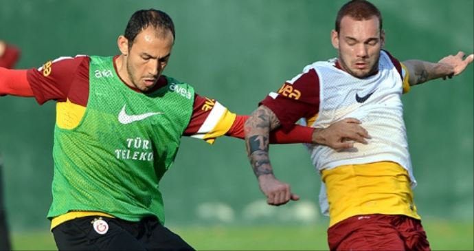 Sneijder takımla çalıştı