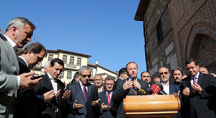 Tarihi Aslanhane Camisi ibadete açıldı