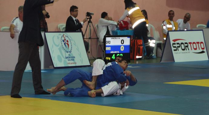 Türkiye Büyükler Judo Şampiyonası'nda ilk gün tamamlandı Türkiye Büyükler Judo Şampiyonası'nda ilk gün tamamlandı