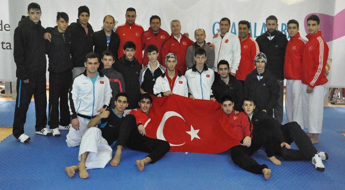 Dünya Gençler Karate Şampiyonası sürüyor
