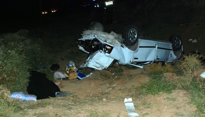 Aksaray'da otomobil şarampole uçtu, 2 ölü Aksaray'da otomobil şarampole uçtu, 2 ölü
