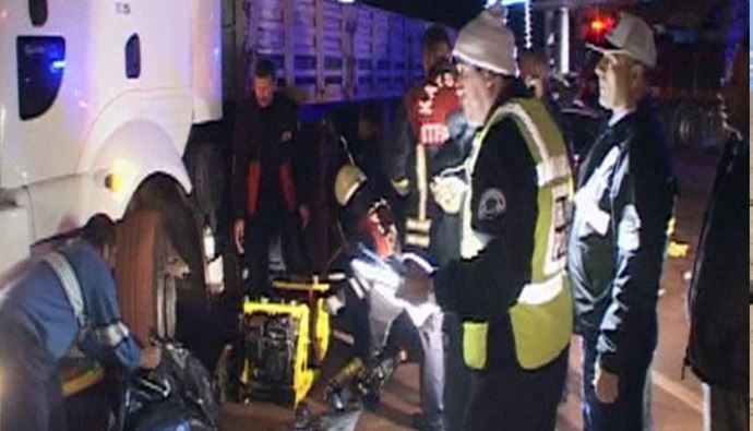 Kayseri&#039;de otomobille TIR çarpıştı, 2 ölü
