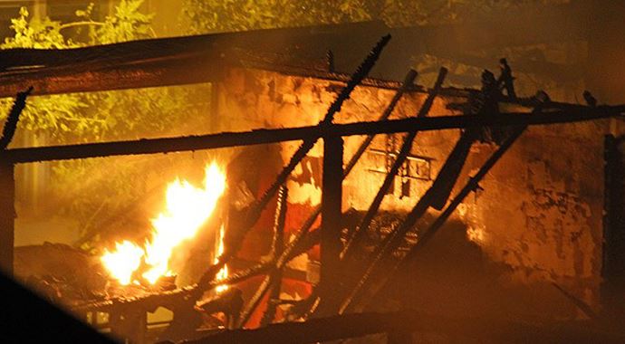 Osmaniye&#039;de pizzacı da yangın çıktı, büyük hasar oluştu