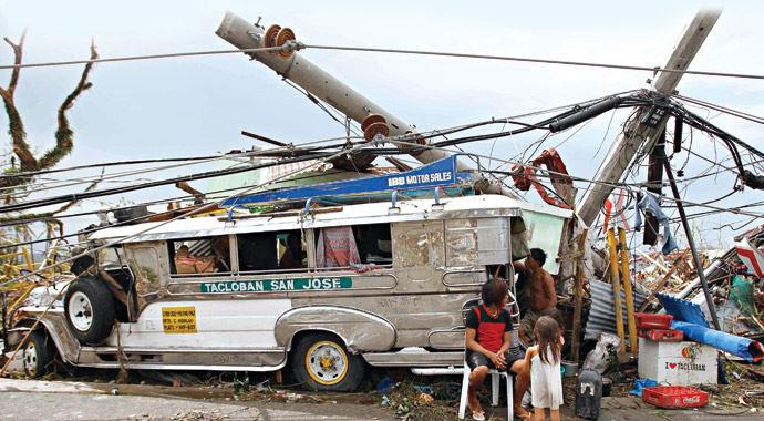 Haiyan Tayfunu Filipinler'i yıktı geçti Haiyan Tayfunu Filipinler'i yıktı geçti
